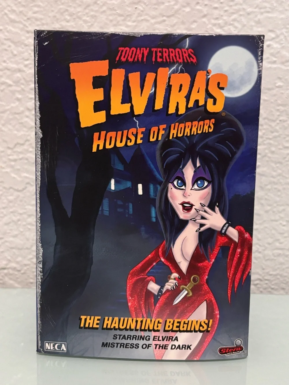 NECA Toony Terrors Elvira’s House of Horrors Figure Mistress of the Dark Elvira